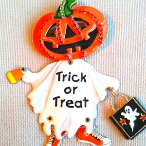LATR2GO TRICK OR TREAT PIN/ENHANCER